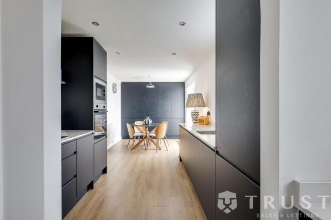 4 bed Detached for sale Image 5