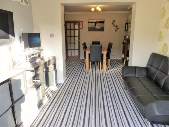 SITTING/FAMILY ROOM