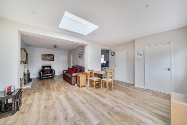 1400895-4-6977649...