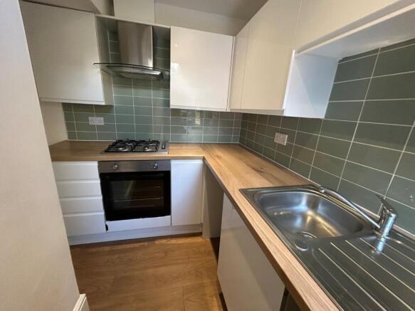 2 bed Terraced to rent Image 4