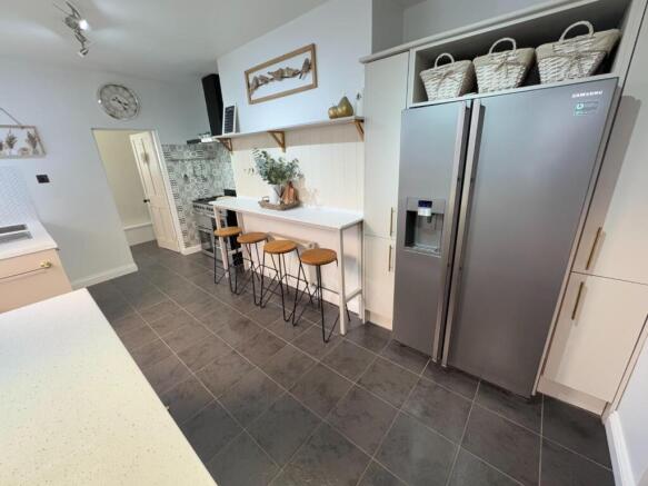 KITCHEN/BREAKFAST ROOM