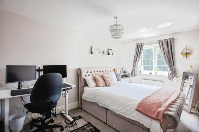4 bed Town House for sale Image 8