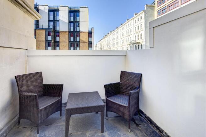 8 10 Ennismore Gardens - 322095 Terrace_RGB.jpg