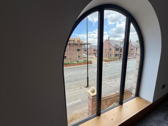 5 bed Detached to rent Image 12