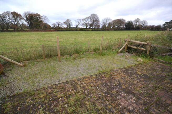 Rear Garden & View