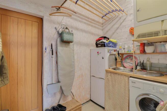 4 bed Detached for sale Image 12