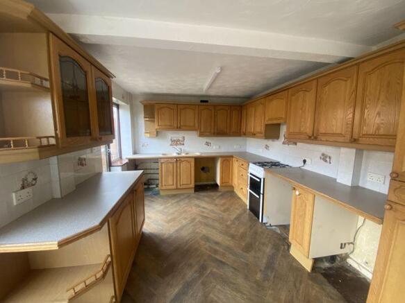3 bed Semi-Detached to rent Image 6