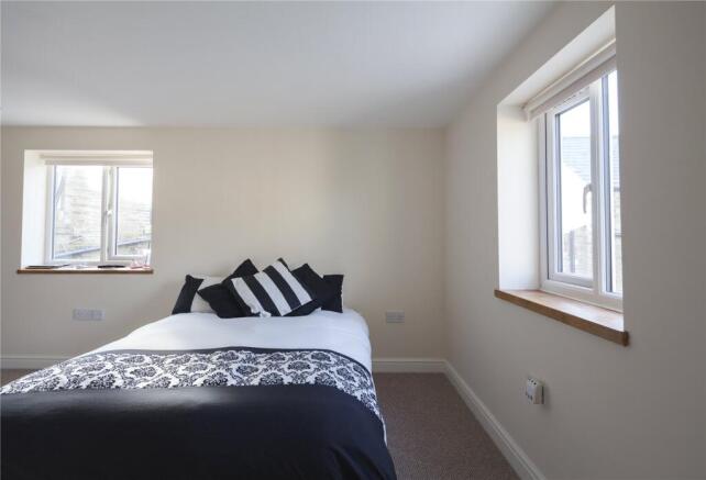 4 bed Semi-Detached to rent Image 9