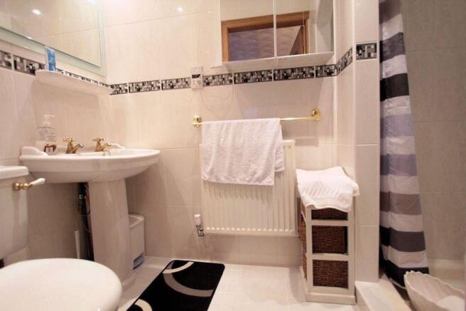 en-suite off b...