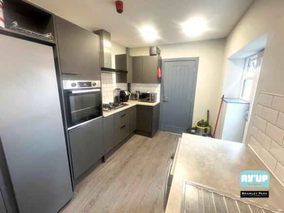 1 bed House Share to rent Image 4