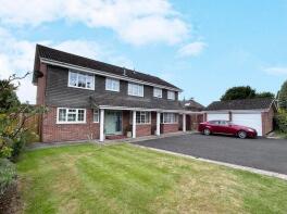7 Blenheim, Oakenbrow, Lymington SO41 6DY
