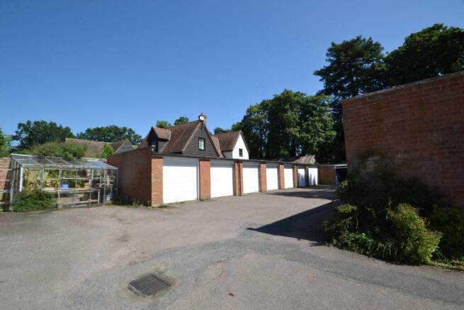 GARAGE AND PARKING.JPG