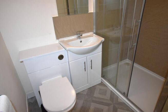 2 bed Flat to rent Image 6