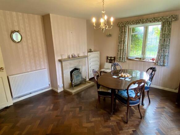 Dining Room (2).JPEG