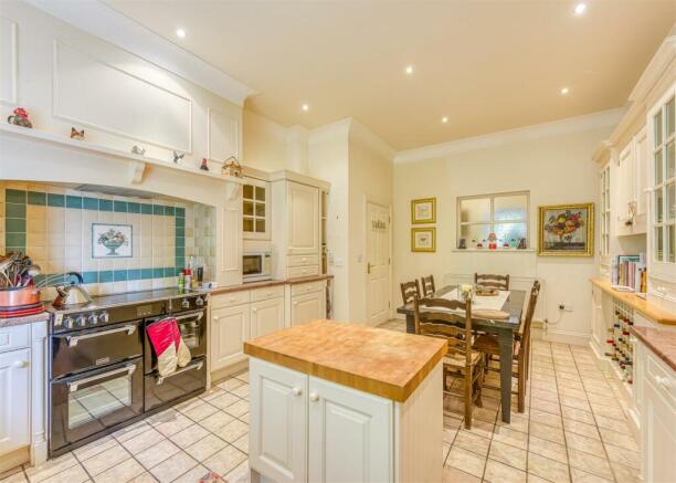 4 Ryton Hall-Kitchen2.jpg