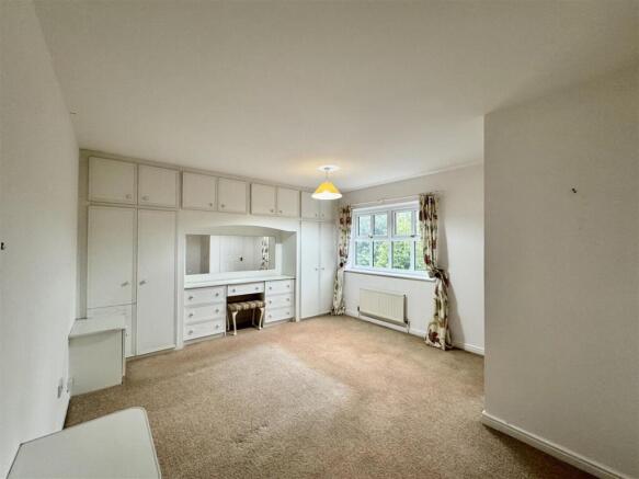 4 bed Detached for sale Image 4