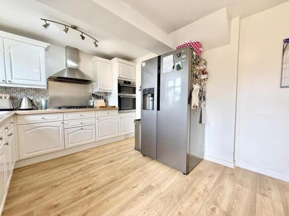 3 bed Semi-Detached for sale Image 9