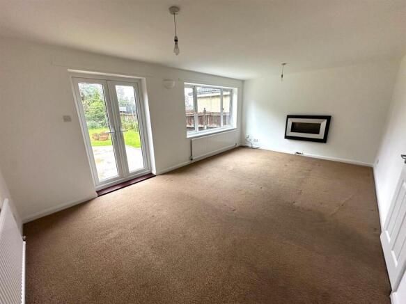 3 bed Detached to rent Image 4