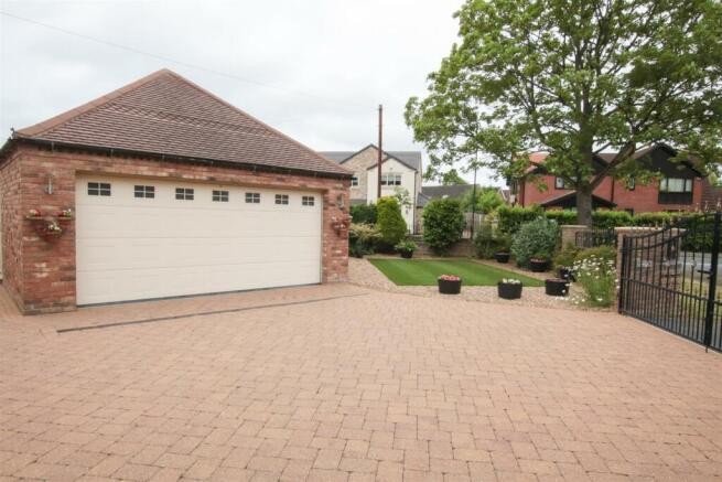 DETACHED GARAGE