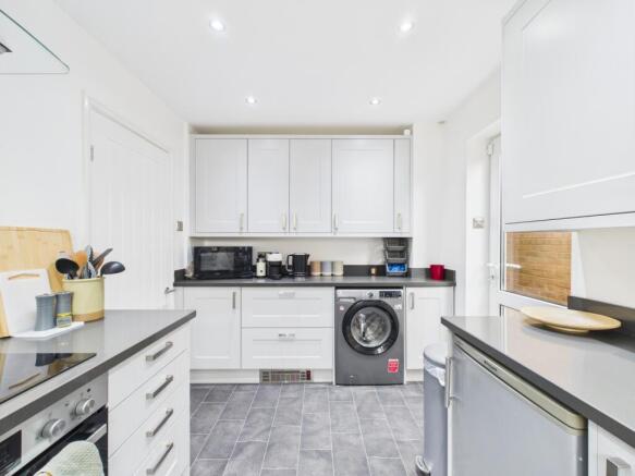 CAM02023G0-PR0197-STILL034