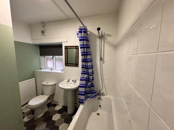 2 bed Maisonette to rent Image 4