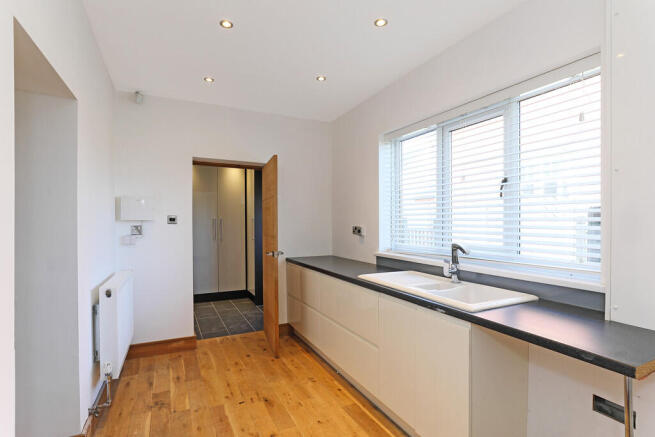 4 bed Semi-Detached for sale Image 12