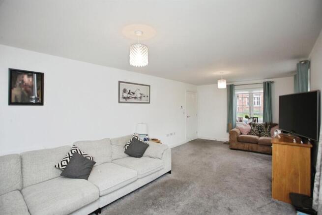 Luke Jeayes Close, Cawston, Rugby photo 4