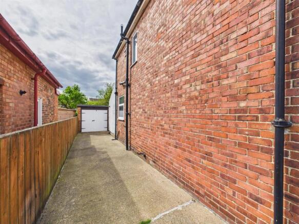 3 bed Semi-Detached for sale Image 11