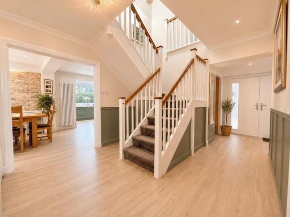 6 bed Detached for sale Image 8