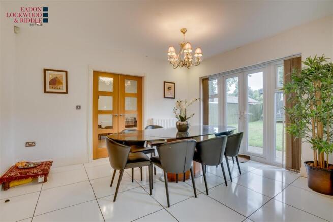 5 bed Detached for sale Image 5