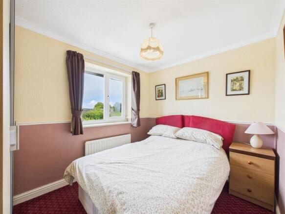 4 bed Detached for sale Image 8