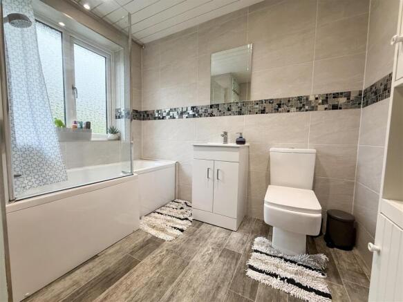 FAMILY BATHROOM