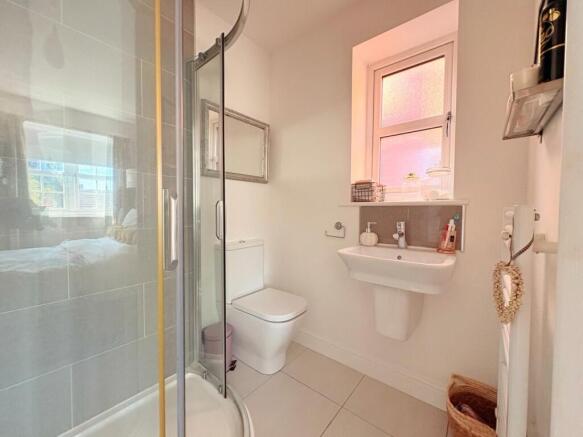 4 bed Detached for sale Image 9