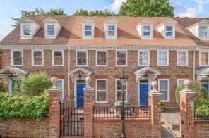 2, Tamerton Square, Woking GU22 7SZ