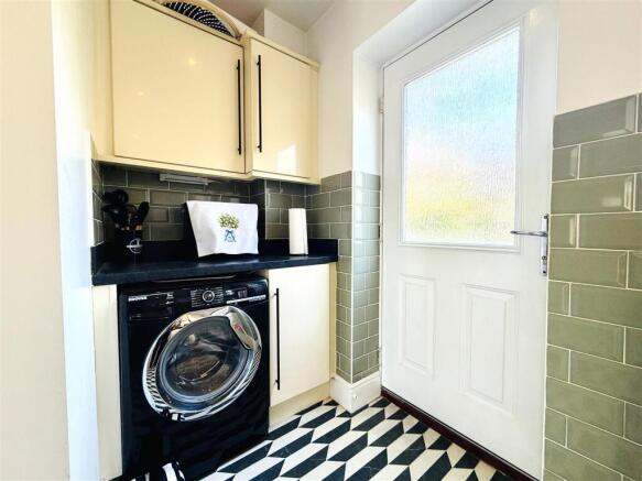 4 bed Detached for sale Image 8