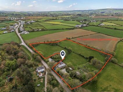 Crowntown, Barn conversion set within generous grounds