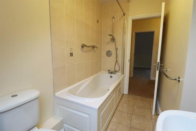 Bathroom 2.jpg