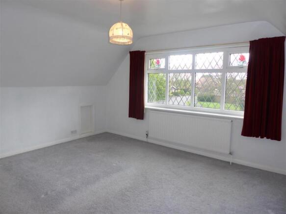 BEDROOM 1 (FRONT)