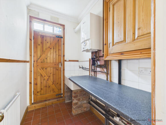 4 bed House to rent Image 9