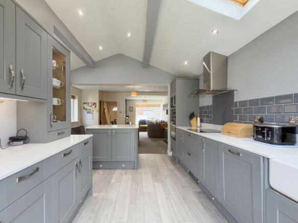 3 bed Semi-Detached for sale Image 7