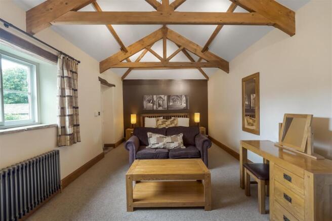 5 bed Detached for sale Image 9
