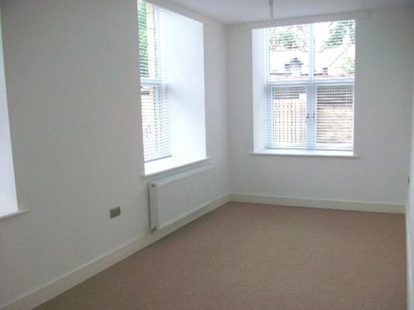 2 bed Flat to rent Image 4