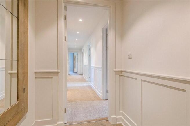 3 bed Apartment for sale Image 8
