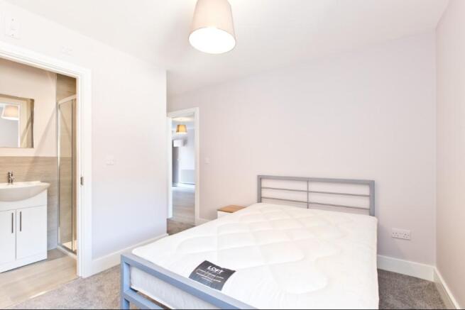 2 bed Apartment to rent Image 10