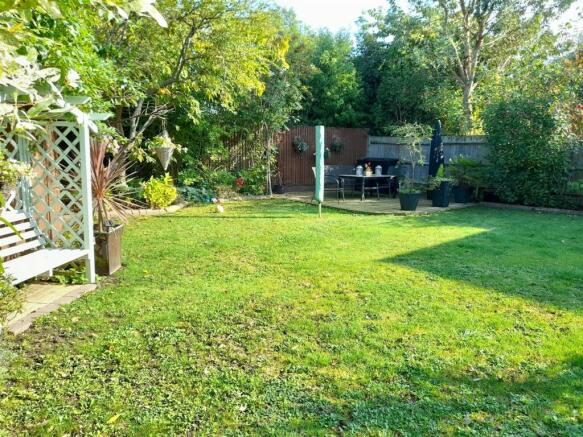 Rear garden 5.jpg