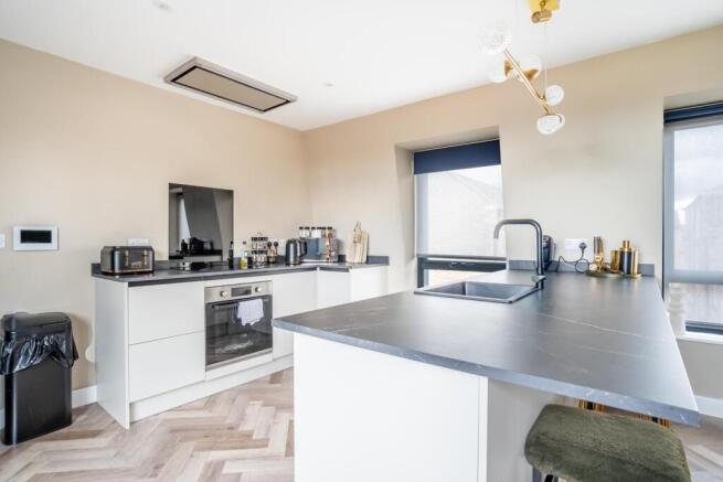 6 bed Block of Apartments for sale Image 4