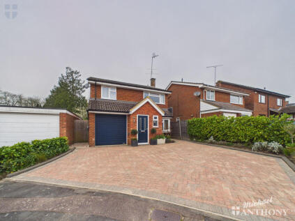 Chestnut Close, Waddesdon