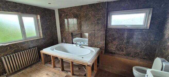 4 bed Semi-Detached for sale Image 10
