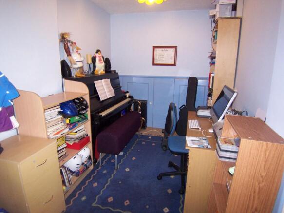 FAMILY ROOM/STUDY