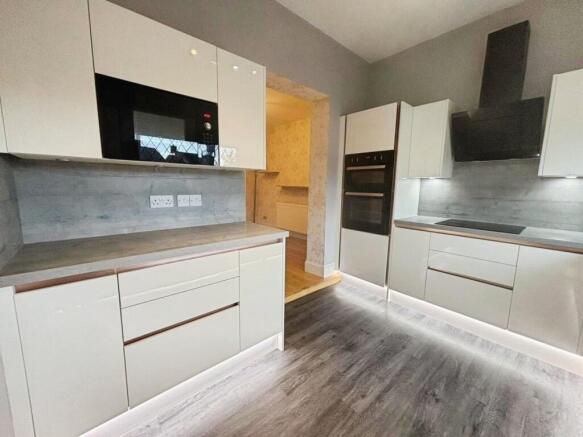2 bed Semi-Detached to rent Image 9